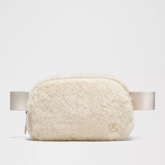 NWT Lululemon Everywhere Belt Bag 1L Plush Fleece White/Gold - Picture 2 of 8
